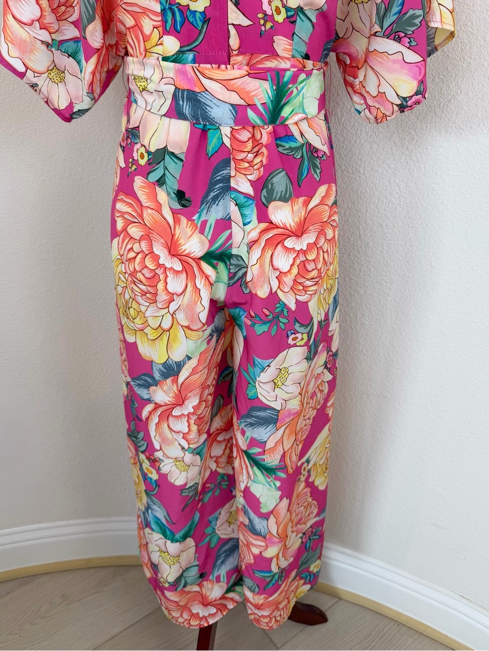 Anthropologie FARM Rio Eulalie Floral Wide Leg Jumpsuit, Peony Print, V-Neck - Picture 12 of 16